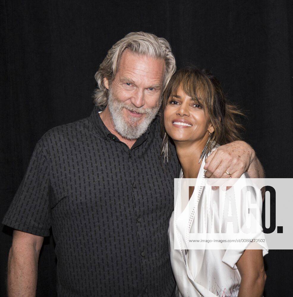 San Diego, California, U.S. - HALLE BERRY and JEFF BRIDGES star in the movie promotes the movie Kingsman The Golden Circle at San Diego Comic Con. San Diego U.S. - ZUMAg203 20170719_zap_g203_024