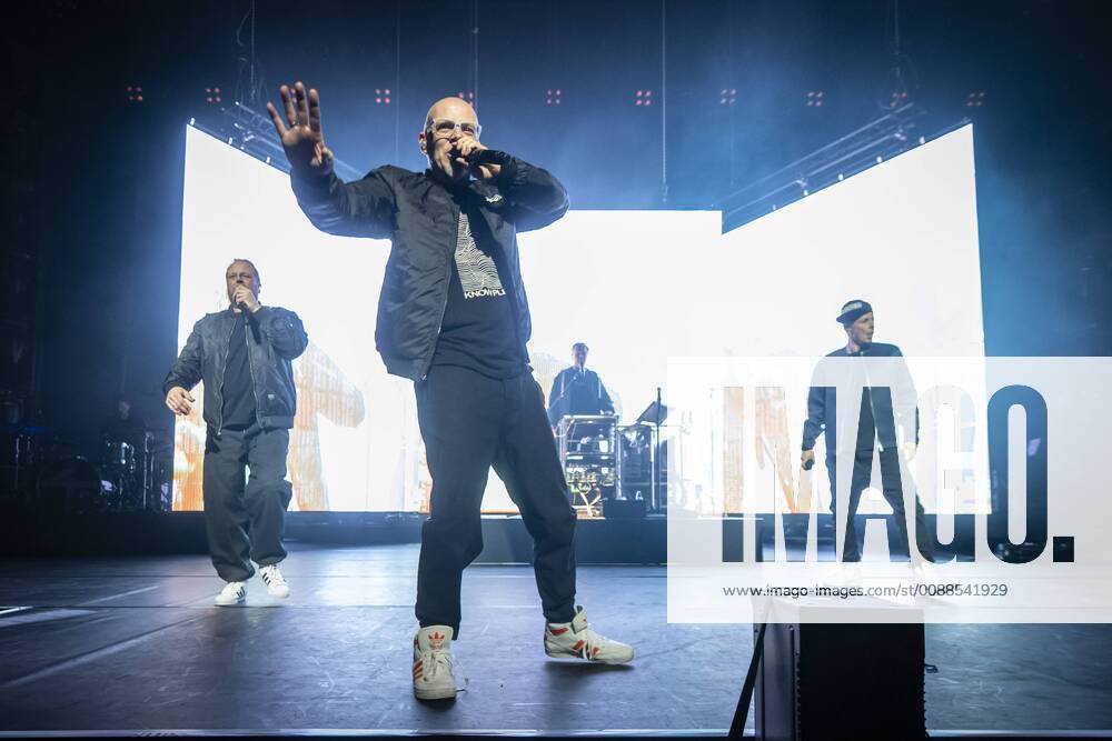 Die Fantastischen Vier in der Festhalle Frankfurt The German Hip Hop Group Die Fantastischen Vier Fanta 4 played a sold-out concert at the Festhalle in Frankfurt am Main on 17 01 2019 The group consists of Michi Beck Michael Beck Thomas D Thomas Dürr And Ypsilon Andreas Rieke and Smudo Michael Bernd Schmidt KONZFANTAIV