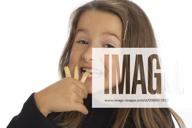Six-year-old eats French fries mr McPPUW McPPUW