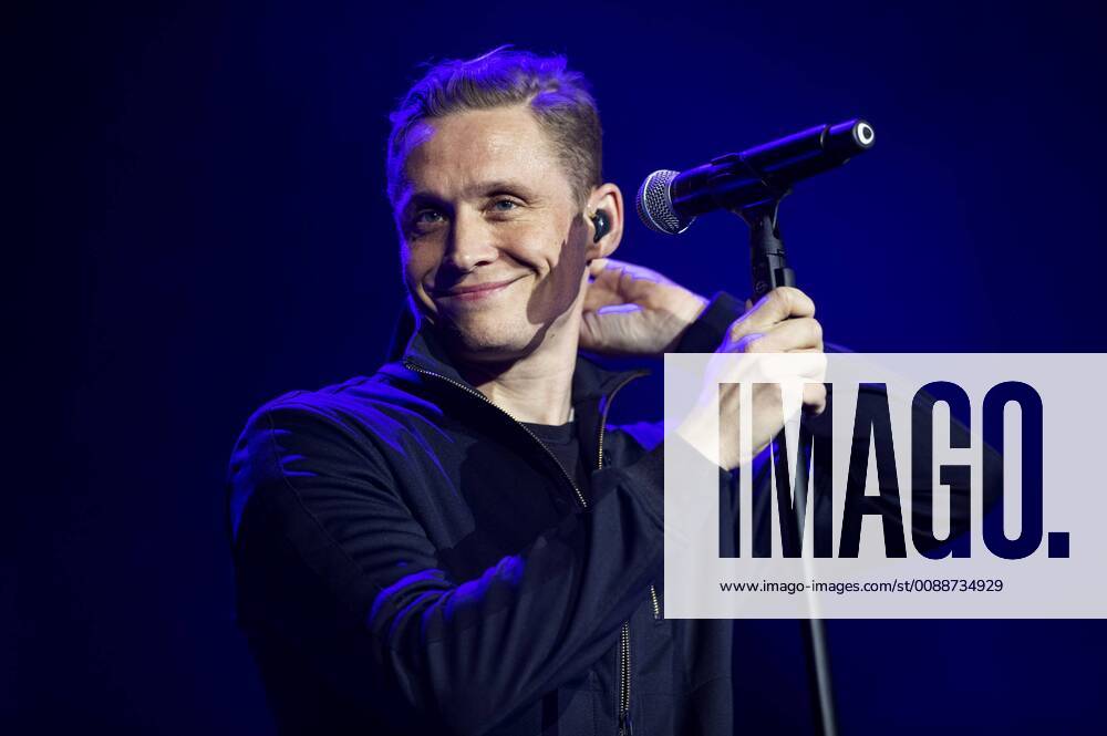Matthias Schweighöfer live at a concert of his lachen weinen tanzen Tour 2019 in the Messehalle The concert had to be stopped prematurely due to a trapped cervical vertebra Schweighöfer was taken to hospital Erfurt 22 01 2019 Foto:xM.xKremerx xFuturexImage
