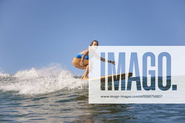 Indonesia, Bali, Batubolong beach, Pregnant woman, surfer in ocean model released Symbolfoto KNTF02457