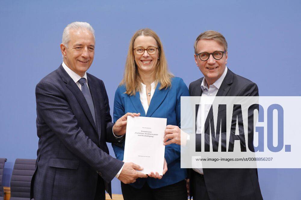 Stanislaw Tillich Chairman of the Coal Commission Prof Barbara Praetorius Chairman of the Coal Commission Ronald Pofalla Chairman of the Coal Commission Germany Berlin Federal Press Conference Topic Final Report of the Commission Growth Structural Change and Employment Coal Commission 26 01 2019