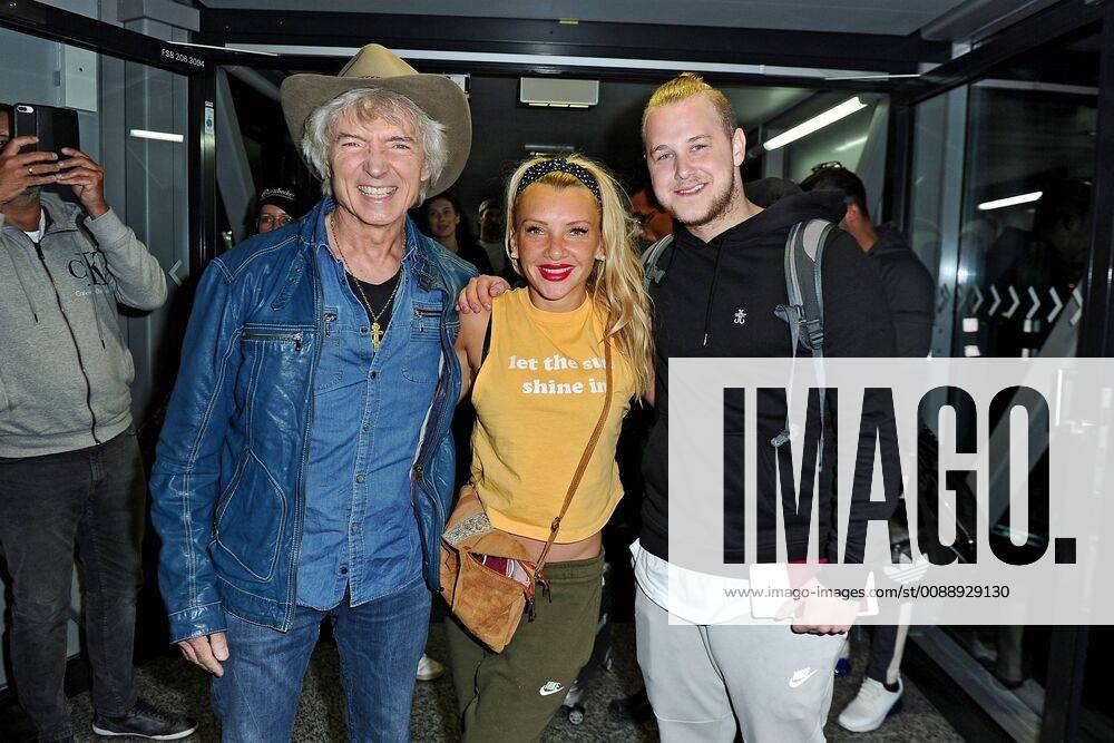 RTL Dschungelcamp 2019 Peter Orloff Evelyn Burdecki and Felix van Deventer on the occasion of the arrival of the candidates of the RTL show Ich bin ein Start get me out of the jungle camp 2019 on 29 01 2019 at the airport Frankfurt Main 20190129MWI353