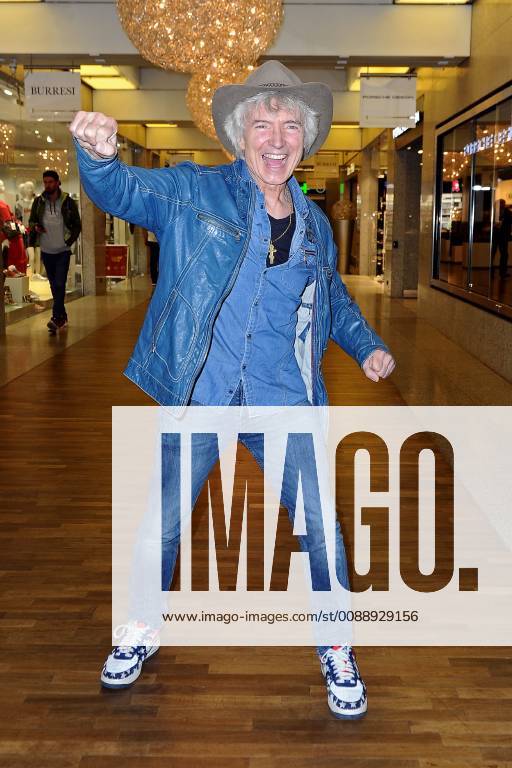 RTL Dschungelcamp 2019 Peter Orloff on the occasion of the arrival of the candidates of the RTL show Ich bin ein Start gets me out of here from the Dschungel Camp 2019 on 29 01 2019 at the airport Frankfurt Main 20190129MWI528