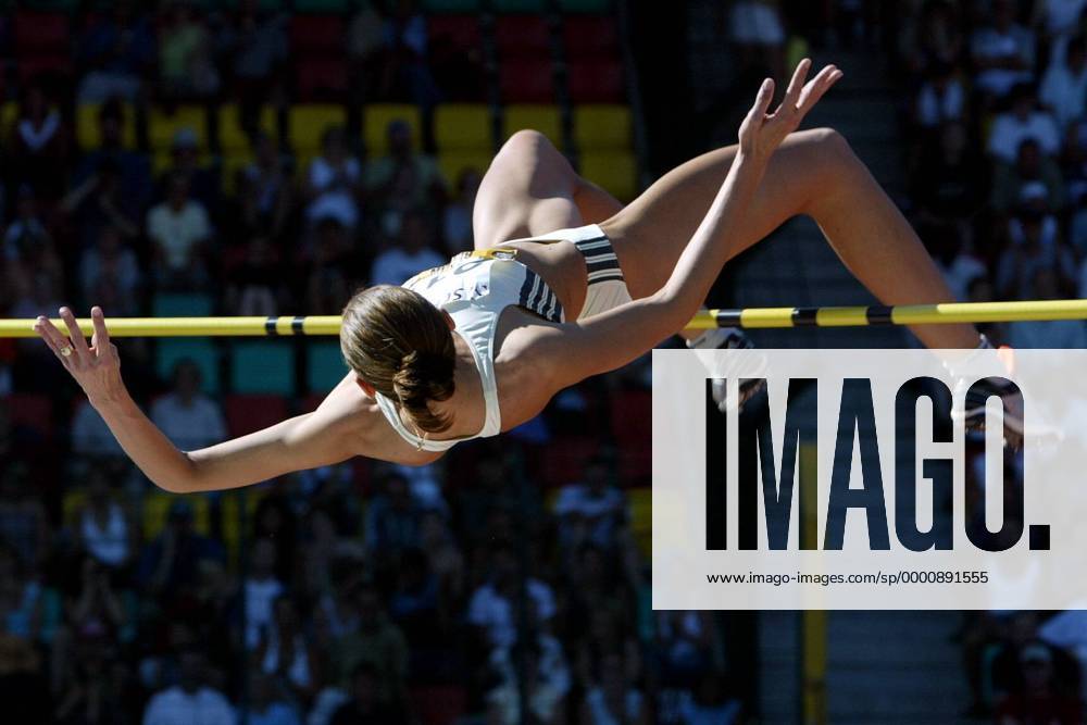 Hestrie Cloete (Südafrika) überquert die Latte Leichtathletik Damen ISTAF 2003, Golden League, Meeting, Sportfest, Vdig Einzelbild Berlin