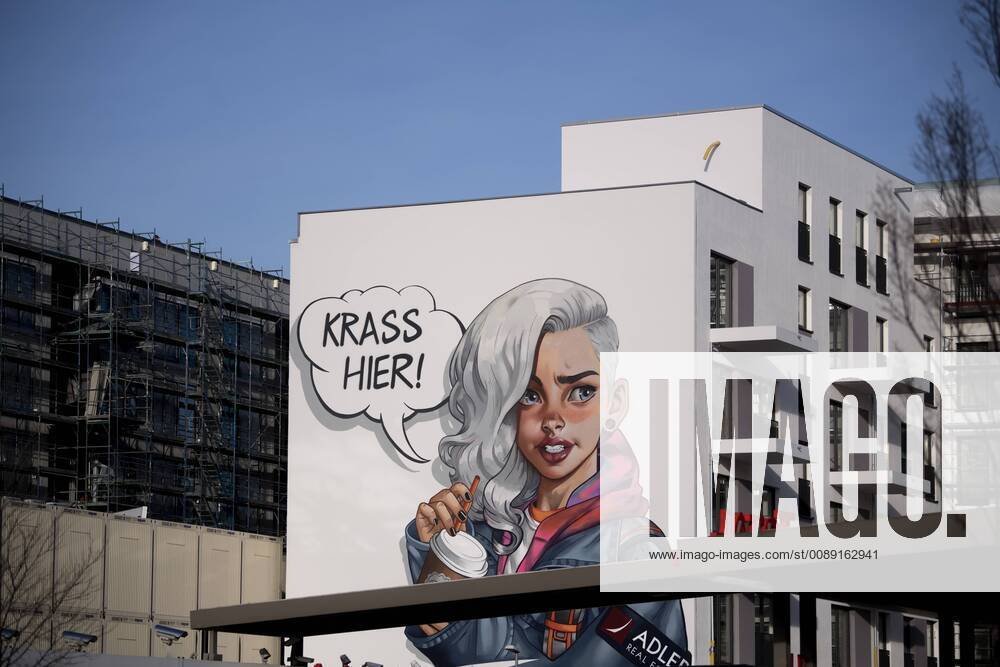 Baustelle Berlin DEU, Deutschland, Germany, Berlin, 04.02.2019 Werbung Krass Hier an der Baustelle fuer einem Neubau an der Heidestrasse in Berlin Mitte. Das Bauprojekt Wasserstadt Mitte ist ein Urbanes Stadtquartier der Firma Adler Real Estate. Advertisment Krass Hier at a building site for a new building at Heidestrasse in Berlin, Germany. The project for an urban city redevelopment called Wasserstadt Mitte , water city central, is run by the company Adler Real Estate. Symbol for the sympton of a rampaging processes of gentrification which is rapidly forcing poorer residents out of the city centre and tearing apart the citys radical infrastructure