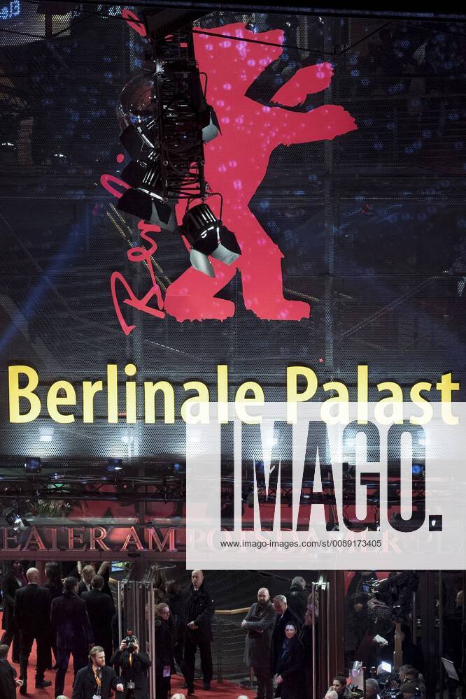 Berlinale, Berlin Film Festival DEU, Deutschland, Germany, Berlin, 07.02.2019 Logo und Roter Baer bei der Eroeffnung der 69. Internationale Filmfestspiele Berlinale in Berlin. Eroeffnungsgala im Berlinale Palast am Potsdamer Platz, darueber das Logo der Berlinale mit dem roten Baeren. Logo Red Bear at the Berlinale. Actor and actress walking on the red carpet towards the opening ceremony gala show of the 69nd International Film Festival Berlinale at the Berlinale Palast Palace in Berlin, Germany.