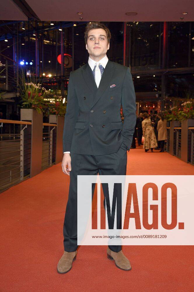Jonas Dassler attending the festival opening with the Kindness of Strangers premiere at the 69th Berlin International Film Festival Berlinale 2019 at Berlinale Palace on February 7 2019 in Berlin Germany Foto:xN.xKubelkax xFuturexImage