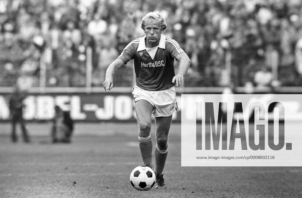 Holger Brück (Hertha BSC Berlin) Aktion Einzelbild Freisteller