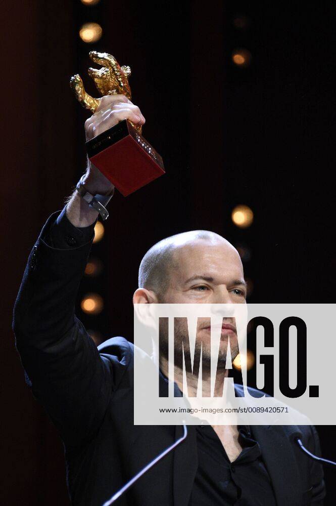 Nadav Lapid winner of the Golden Bear for Best Film for Synonyms poses at the closing ceremony during the 69th Berlin International Film Festival Berlinale 2019 at Berlinale Palace on February 16 2019 in Berlin Germany Foto:xN.xKubelkax xFuturexImage