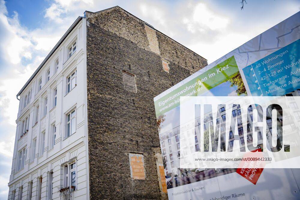 Symbol photo on the subject of residential construction New owner-occupied apartments are being built in a gap between two apartment buildings Berlin 14 02 2019 Berlin Germany