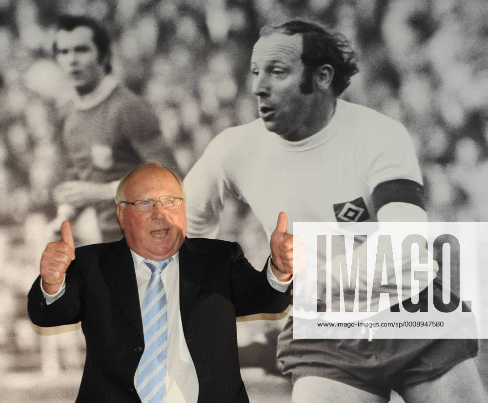 Uwe Seeler (Hamburger SV) feiert seinen 75jährigen Geburtstag o0 HSV Hamburg Objekte Foto