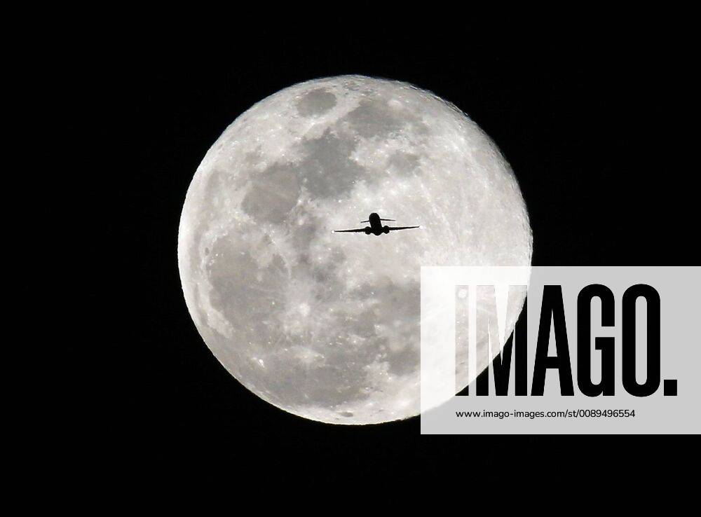 Los Angeles, California, U.S - An airplane is silhouetted approaching Los Angeles International Airport flies past the Super Snow Moon in Los Angeles, California, on Tuesday February 19, 2019. Los Angeles U.S. - ZUMAc68_ 20190219_zaf_c68_002