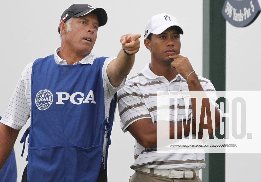 Tiger Woods former caddie Steve Williams (L), seen with Woods at the PGA Golf Herren Championship on August 13, 2010,. WAX2011110502