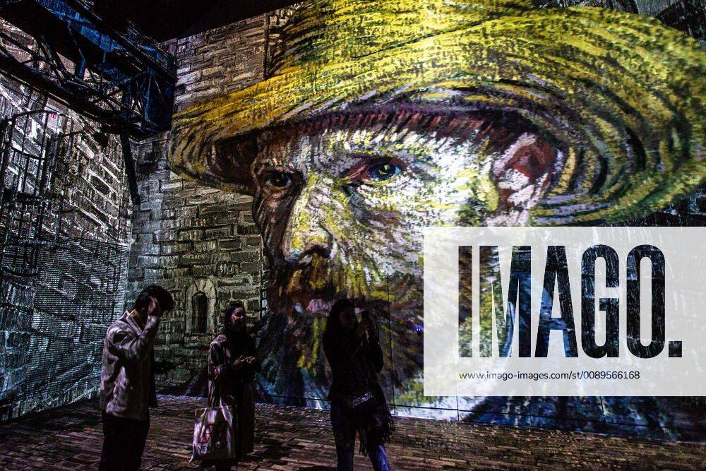 Paris, France le 22 fevrier 2019 - Van Gogh, la nuit etoilee, l exposition immersive a l Atelier des Lumieres. Van Gogh, the starry night: the immersive exhibition at the Atelier des Lumieres, in Paris, France, on February 22th, 2019.