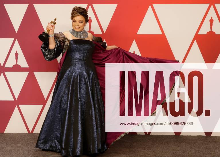 Ruth E. Carter, winner of the award for Best Costume Design for Black Panther, appears backstage with his Oscar during the 91st annual Academy Awards at Loews Hollywood Hotel in the Hollywood section of Los Angeles on February 24, 2019. LAP20190224659 JOHNxANGELILLO