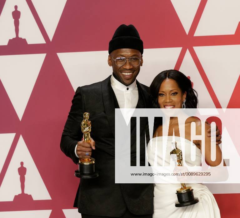 (L-R) Mahershala Ali, winner of Best Supporting Actor for Green Book, and Regina King, winner of Best Supporting Actress for If Beale Street Could Talk, appear backstage with their Oscars during the 91st annual Academy Awards at Loews Hollywood Hotel in the Hollywood section of Los Angeles on February 24, 2019. LAP20190224820 JOHNxANGELILLO