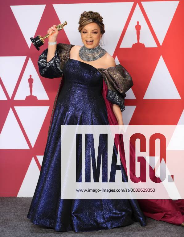 (190225) -- LOS ANGELES, Feb. 25, 2019 (Xinhua) -- Ruth E. Carter, winner of the Best Costume Design award for Black Panther , poses in the press room during the 91st Academy Awards ceremony, or the Oscars, held at the Dolby Theatre in Los Angeles, the United States, on Feb. 24, 2019. (Xinhua Li Ying) U.S.-LOS ANGELES-OSCARS-BEST COSTUME DESIGN