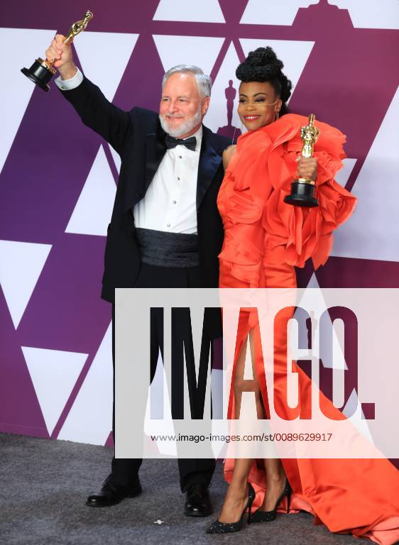 (190225) -- LOS ANGELES, Feb. 25, 2019 (Xinhua) -- Hannah Beachler (R) and Jay Hart pose for photos after winning the Best Production Design award for Black Panther in the press room during the 91st Academy Awards ceremony, or the Oscars, held at the Dolby Theatre in Los Angeles, the United States, on Feb. 24, 2019. (Xinhua Li Ying) U.S.-LOS ANGELES-OSCARS-BEST PRODUCTION DESIGN