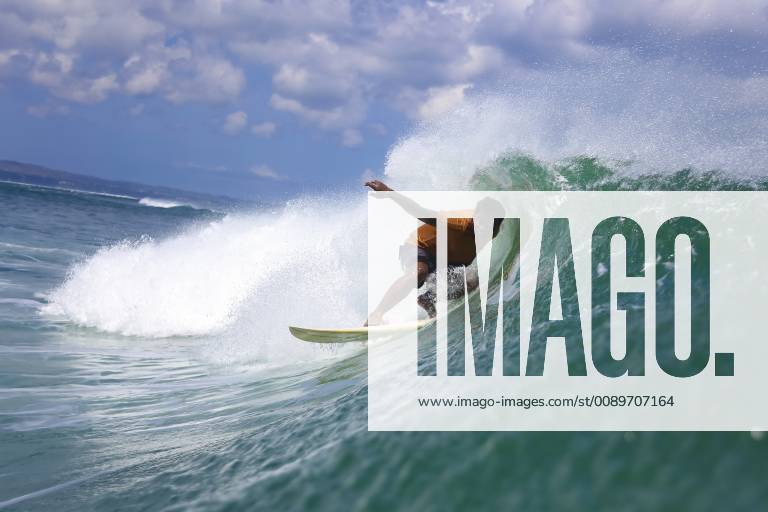 Indonesia, Bali, Kuta, surfer model released Symbolfoto KNTF02599