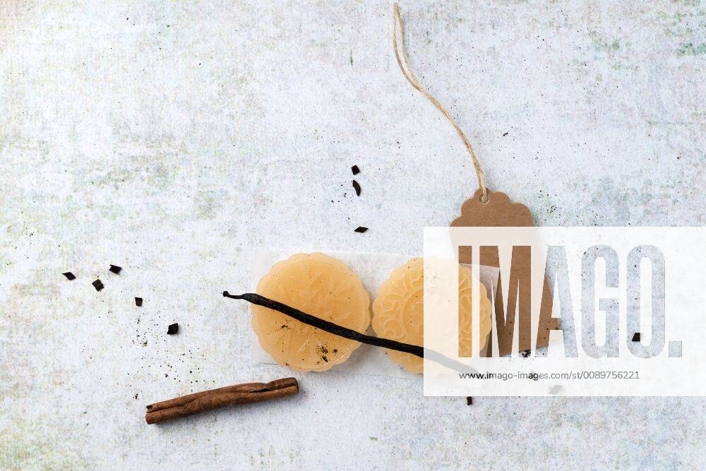 Vanilla cinnamon soap MYF02081