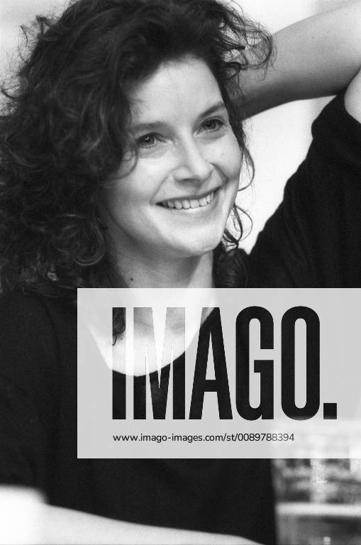 Adelheid Arndt actress 02 85 rag Adelheid Arndt during the Berliner Filmfestspiele 15 26 February 1985 Berlin Festspiele Berlinale Deutschland deutsch deutsche Frau Schauspiel Film Kino Theater german actress hoch gesticulating laughing smiling Portrait sw