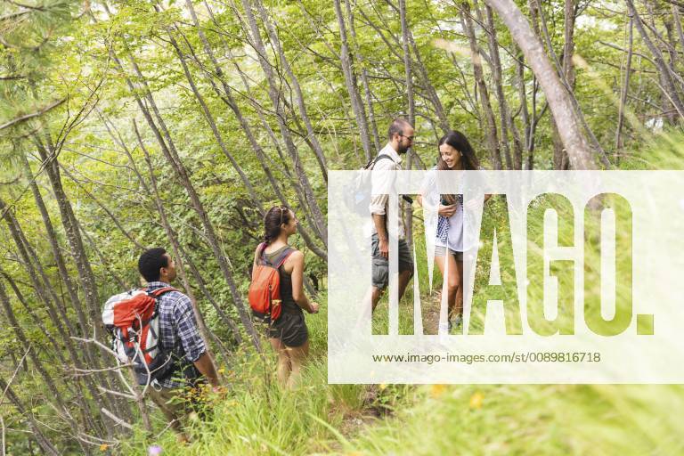 Italy, Massa, group of young people hiking in the Alpi Apuane mountains model released Symbolfoto WPEF00836