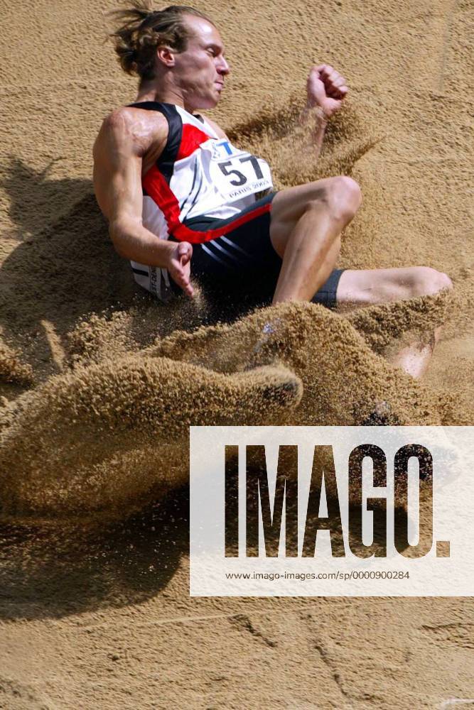 Andre Niklaus (Deutschland) - Landung Leichtathletik WM Herren Weltmeisterschaft 2003, Nationaltrikot, Zehnkampf, Mehrkampf, Weitsprung, weit Einzelbild Paris Dynamik,