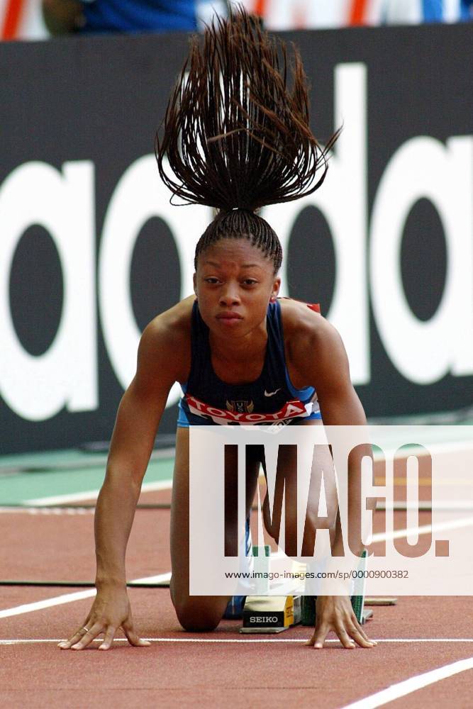 Allyson Felix (USA) wirft ihre Haare nach hinten Leichtathletik WM Damen Weltmeisterschaft 2003, Nationaltrikot, Einzelbild Paris