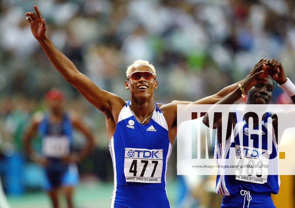 Marc Raquil (li.) jubelt mit Landsmann Leslie Djhone (beide Frankreich) Leichtathletik WM Herren Weltmeisterschaft 2003, Nationaltrikot, Gruppe Paris Freude, Kameradschaft,