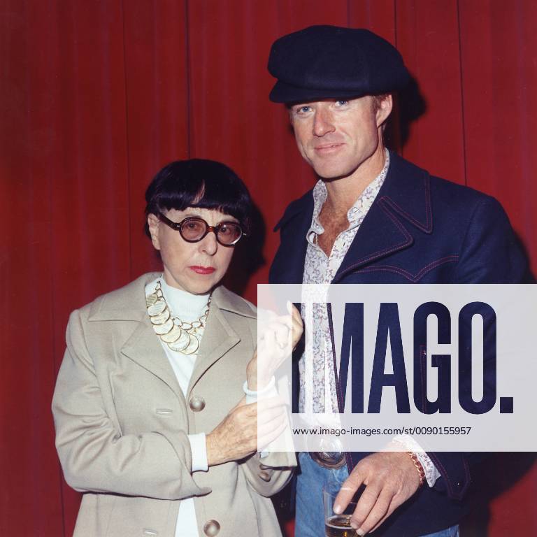 Robert Redford with Edith Head, The Sting 1973 Universal File Reference 33751_827THA Hollywood CA USA