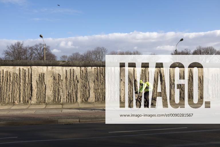View of the remains of the Berlin Wall on Bernauer Strasse The Berlin Wall Memorial is a central memorial to the German division The last section of the Berlin Wall stretches 1 4 km across the former border strip This year Berlin celebrates 30 years since the fall of the Berlin Wall On 9 November 1989 Berlin became a city again 28 years before the Wall divided the