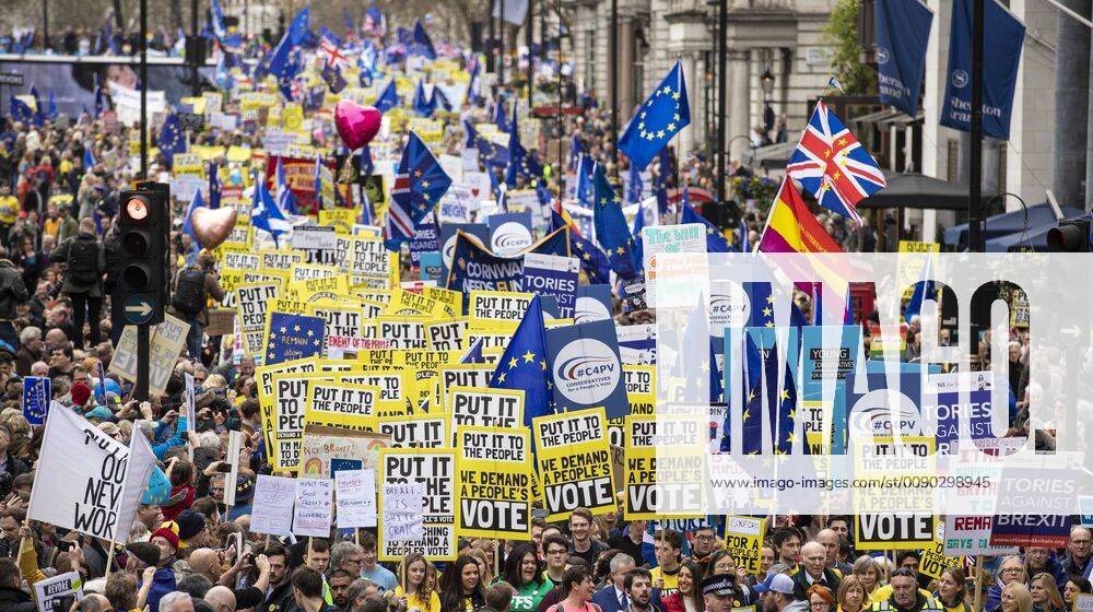 London, London, UK - London, UK. Hundreds of thousands of people march through central London to demand that government allow a People s Vote on the Brexit deal. Several key votes will be held in Parliament in the coming week. London UK - ZUMAl94_ 20190323_zaf_l94_012