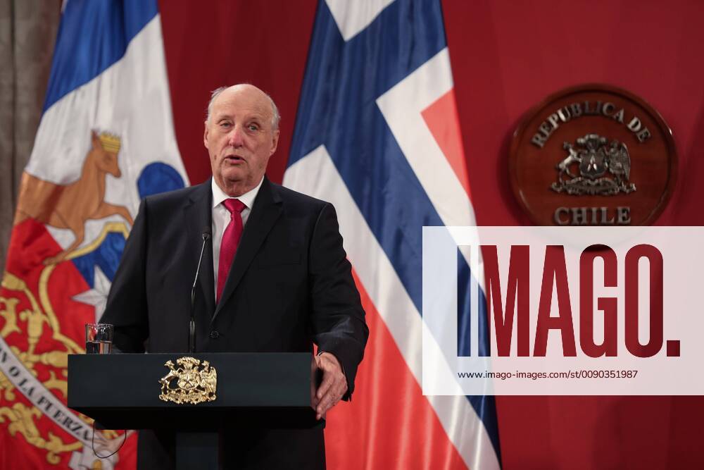 King Harald V of Norway and Chilean President Sebastian Pinera (not pictured) speak during a joint press conference at La Moneda Palace, in Santiago, Chile, 27 March 2019. The Norwegian royals are in Chile on the occasion of an official visit to commemorate the 100th anniversary of the diplomatic relations between both countries. Official visit of Norway s royals in Chile !ACHTUNG: NUR REDAKTIONELLE NUTZUNG!