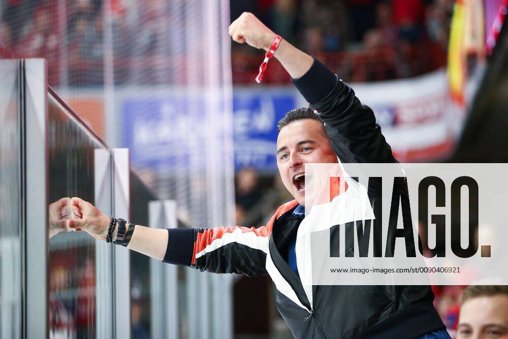 KLAGENFURT AUSTRIA 31 MAR 19 ICE HOCKEY EBEL Erste Bank Eishockey Liga play off semifinal KAC Klagenfurt vs Graz 99ers Image shows the rejoicing of Andreas Gabalier