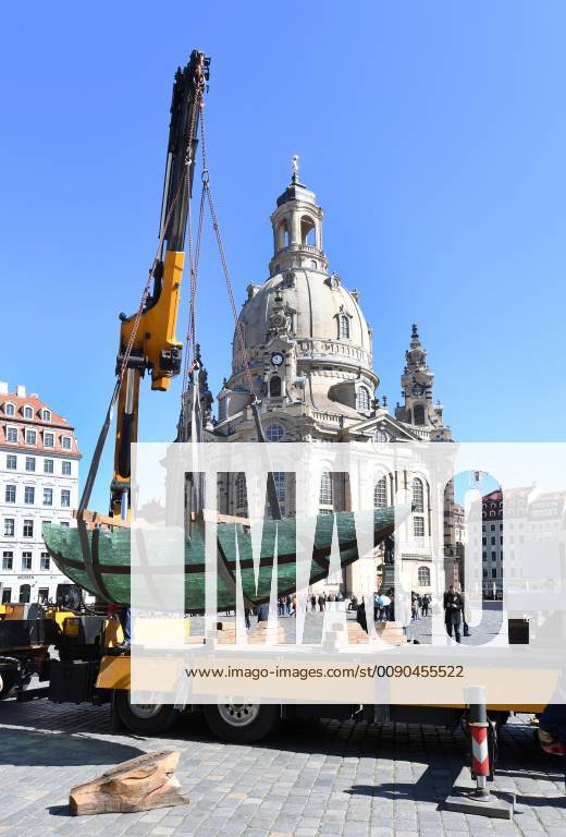 GER Sachsen Dresden Neumarkt an der Frauenkirche here a temporary work of art will consist of a wooden hand and a ship made of multi-layered glass built the GlasArche of the Landschaftspflegeverein Mittleres Elstertal e v initiated when lifting down or at their point of view for the next weeks 010419