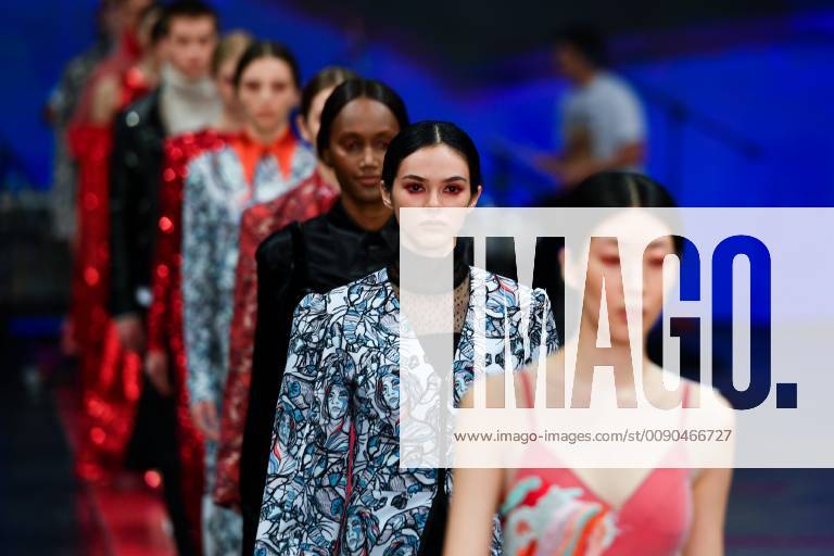 (190403) -- MEXICO CITY, April 3, 2019 (Xinhua) -- Models present creations at the Alexia Ulibarri Show during the Mercedes-Benz Fashion Week Mexico City in Mexico City, Mexico, April 2, 2019. (Xinhua Xin Yuewei) MEXICO-MEXICO CITY-FASHION WEEK