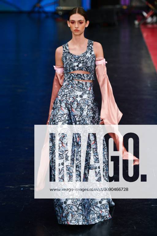 (190403) -- MEXICO CITY, April 3, 2019 (Xinhua) -- A model presents a creation at the Alexia Ulibarri Show during the Mercedes-Benz Fashion Week Mexico City in Mexico City, Mexico, April 2, 2019. (Xinhua Xin Yuewei) MEXICO-MEXICO CITY-FASHION WEEK