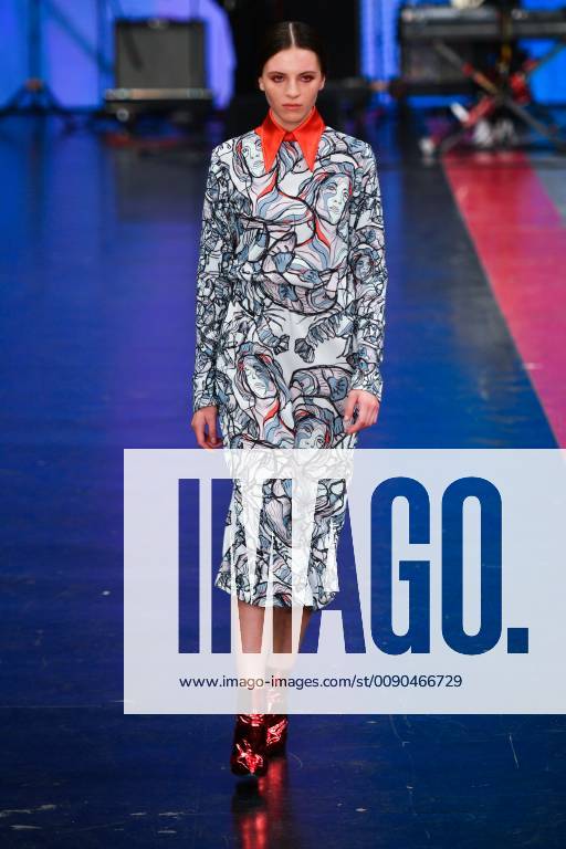 (190403) -- MEXICO CITY, April 3, 2019 (Xinhua) -- A model presents a creation at the Alexia Ulibarri Show during the Mercedes-Benz Fashion Week Mexico City in Mexico City, Mexico, April 2, 2019. (Xinhua Xin Yuewei) MEXICO-MEXICO CITY-FASHION WEEK