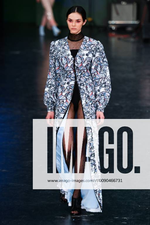 (190403) -- MEXICO CITY, April 3, 2019 (Xinhua) -- A model presents a creation at the Alexia Ulibarri Show during the Mercedes-Benz Fashion Week Mexico City in Mexico City, Mexico, April 2, 2019. (Xinhua Xin Yuewei) MEXICO-MEXICO CITY-FASHION WEEK