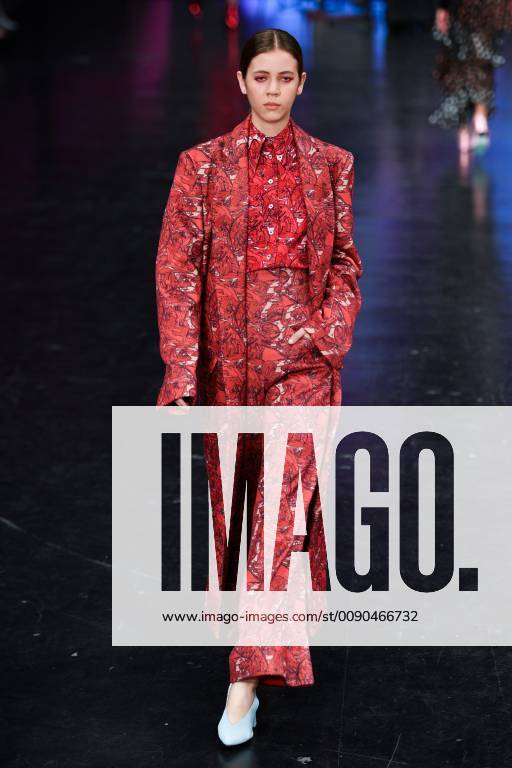 (190403) -- MEXICO CITY, April 3, 2019 (Xinhua) -- A model presents a creation at the Alexia Ulibarri Show during the Mercedes-Benz Fashion Week Mexico City in Mexico City, Mexico, April 2, 2019. (Xinhua Xin Yuewei) MEXICO-MEXICO CITY-FASHION WEEK