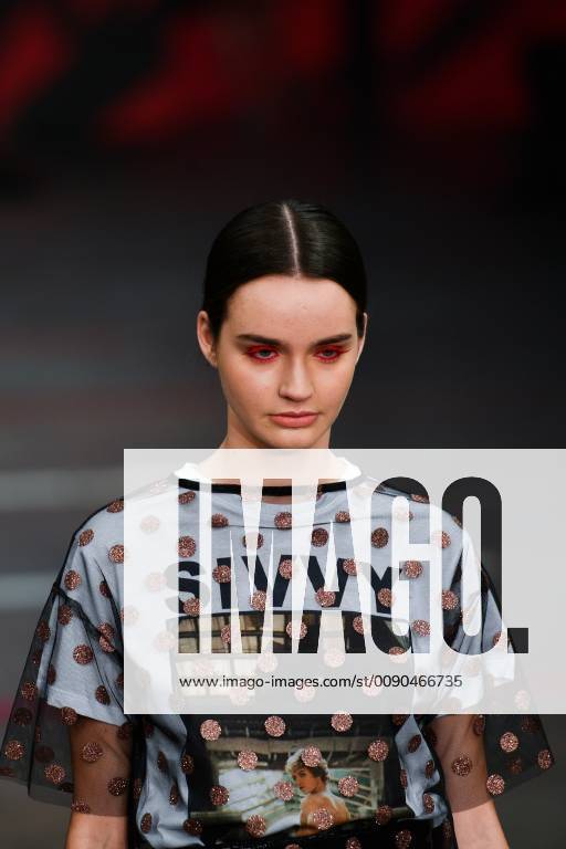 (190403) -- MEXICO CITY, April 3, 2019 (Xinhua) -- A model presents a creation at the Alexia Ulibarri Show during the Mercedes-Benz Fashion Week Mexico City in Mexico City, Mexico, April 2, 2019. (Xinhua Xin Yuewei) MEXICO-MEXICO CITY-FASHION WEEK