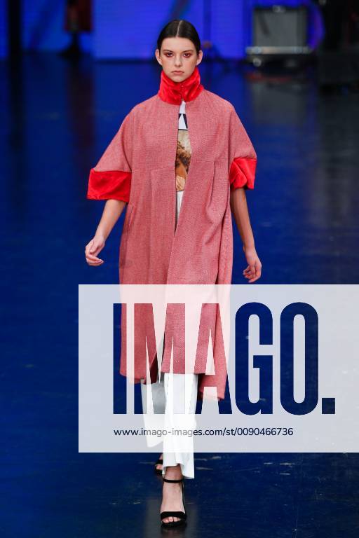 (190403) -- MEXICO CITY, April 3, 2019 (Xinhua) -- A model presents a creation at the Alexia Ulibarri Show during the Mercedes-Benz Fashion Week Mexico City in Mexico City, Mexico, April 2, 2019. (Xinhua Xin Yuewei) MEXICO-MEXICO CITY-FASHION WEEK