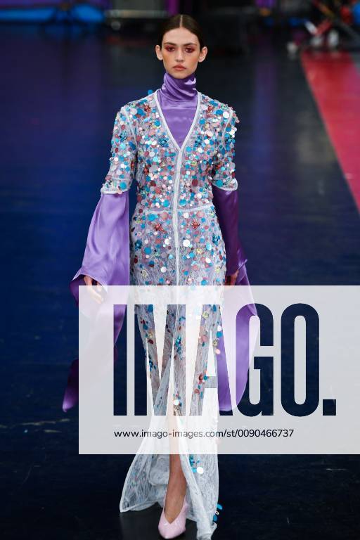 (190403) -- MEXICO CITY, April 3, 2019 (Xinhua) -- A model presents a creation at the Alexia Ulibarri Show during the Mercedes-Benz Fashion Week Mexico City in Mexico City, Mexico, April 2, 2019. (Xinhua Xin Yuewei) MEXICO-MEXICO CITY-FASHION WEEK