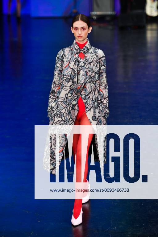 (190403) -- MEXICO CITY, April 3, 2019 (Xinhua) -- A model presents a creation at the Alexia Ulibarri Show during the Mercedes-Benz Fashion Week Mexico City in Mexico City, Mexico, April 2, 2019. (Xinhua Xin Yuewei) MEXICO-MEXICO CITY-FASHION WEEK