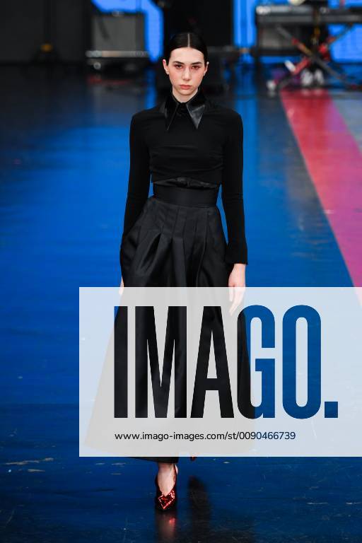 (190403) -- MEXICO CITY, April 3, 2019 (Xinhua) -- A model presents a creation at the Alexia Ulibarri Show during the Mercedes-Benz Fashion Week Mexico City in Mexico City, Mexico, April 2, 2019. (Xinhua Xin Yuewei) MEXICO-MEXICO CITY-FASHION WEEK
