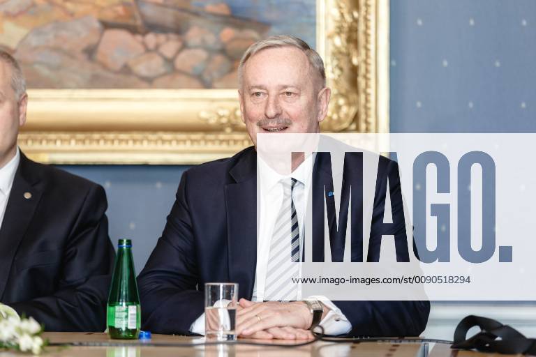 Tallinn, 04.04.2019, Riigikogu juhatuse pressikonverents. Riigikogu valis oma esimeheks Eesti Konservatiivse Rahvaerakonna (EKRE) poliitiku Henn Polluaasa. Riigikogu esimeseks aseesimeheks sai Helir-Valdor Seeder ja teiseks aseesimeheks Siim Kallas. The new Board of the Riigikogu ahead of its first press conference. Henn Polluaas of the Conservative People s Party of Estonia (EKRE) President and Helir-Valdor Seeder (Isamaa) and Siim Kallas (Reform) the First and Second Vice-Presidents of the Riigikogu. Foto: Konstantin Sednev Postimees Grupp TALLINN HARJUMAA ESTONIA