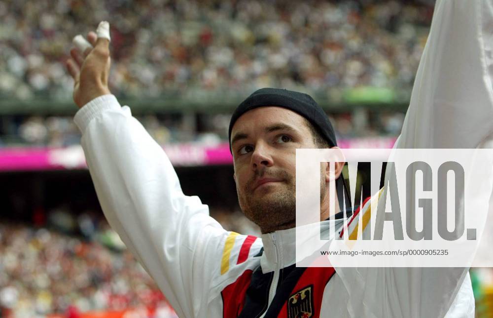 Boris Henry (Deutschland) freut sich über seinen 3. Platz Leichtathletik WM Herren Weltmeisterschaft 2003, Speer, Speerwurf, Speerwerfen, Vdig Einzelbild Paris Freude,