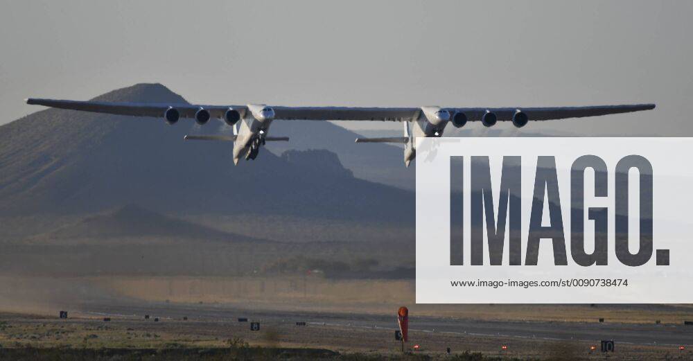 The world s largest airplane, built by the late Paul Allen s company Stratolaunch, makes its maiden flight in Mojave Saturday. The plane flew with no issues for 2Hr:10 min flying from Mojave airport to Edwards AFB California, April 12, 2019. Mojave U.S. - ZUMAbl1_ 20190413_zaf_bl1_003