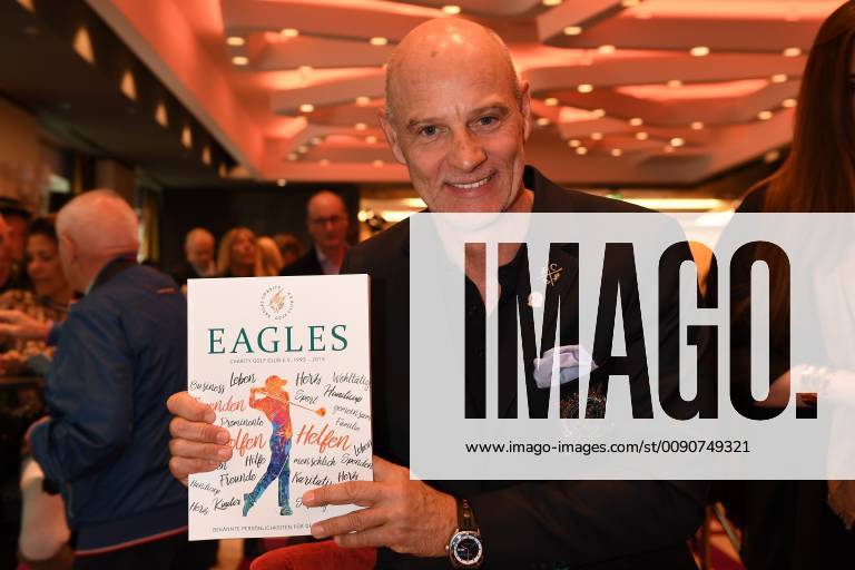 Simon Licht Eagles Magazine Presentation 2019 Charity Event Golf Magazine Eagles Charity Golf Club Munich 14 April 2019
